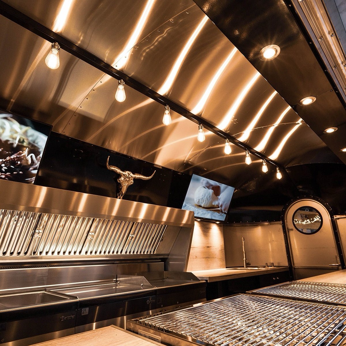 AeroShine R3 - W Food Trailer - REICO