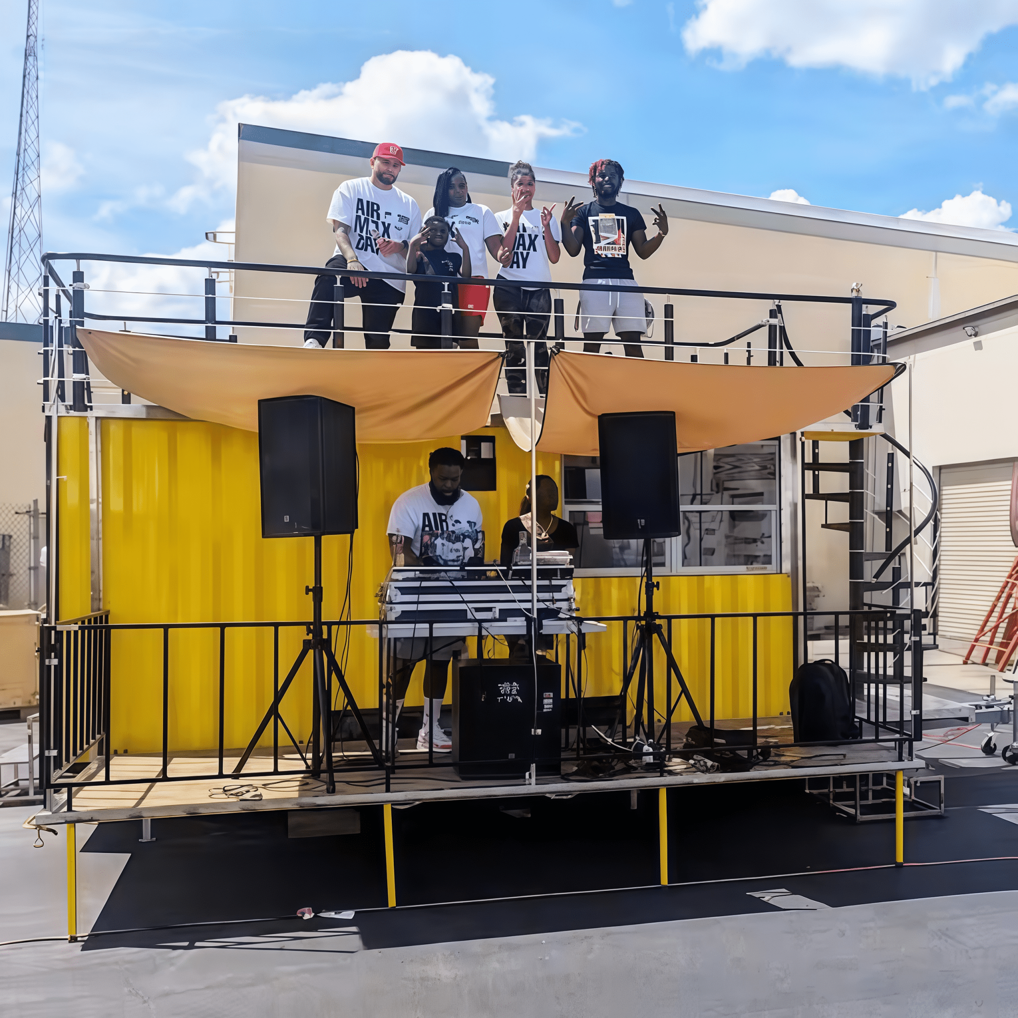 UrbanBox R1 - BAR Food Trailer - REICO